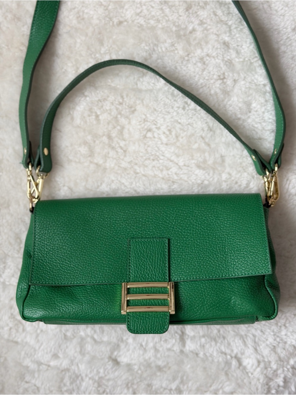 Structured Green Leather Shoulder Bag with Gold Accent
